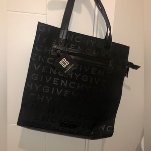 𝐋𝐔𝐒𝐓 𝐏𝐑𝐈𝐂𝐄!!! 𝑮𝒊𝒗𝒆𝒏𝒄𝒉𝒚 𝑷𝒂𝒓𝒇𝒖𝒎𝒔 𝒔𝒉𝒐𝒑𝒑𝒊𝒏𝒈 𝒃𝒂𝒈